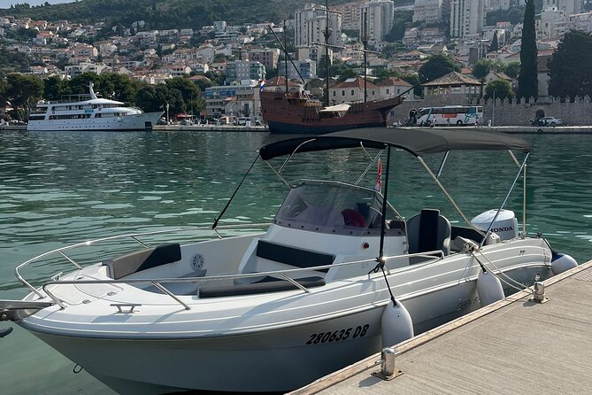 BLUE CAVE & ELAPHITI ISLANDS 4 HOURS ALL INCLUSIVE boat tour - Price and value for up to 7 people