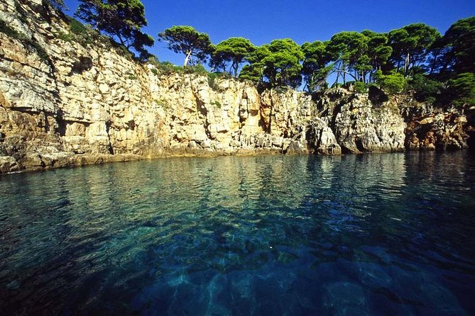 BLUE CAVE&GREEN CAVES /ŠUNJ beach Speedboat tour- WITH DRINKS - Drinks on Board: A Small Detail That Changes the Feeling