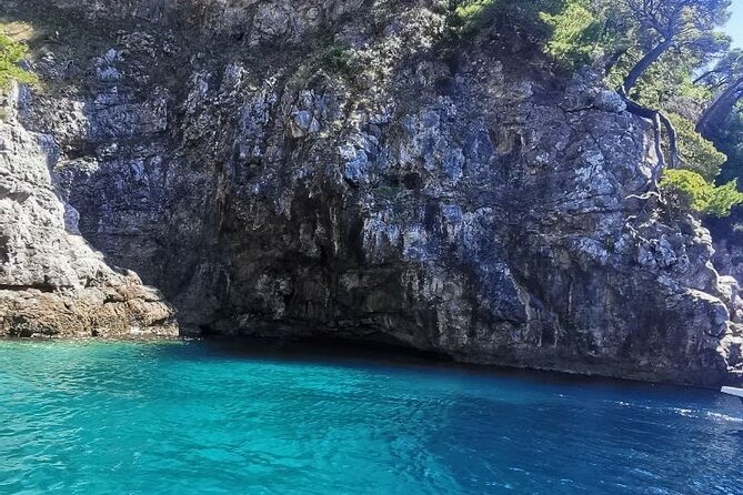 Blue cave tour with a speedboat-small group - Key highlights at a glance