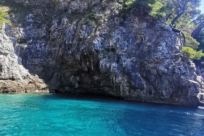 Blue & Green Cave Experience: Drinks, Snorkeling & Šunj Beach - Why this Blue and Green Cave cruise feels like the right half-day