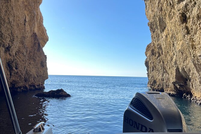 Blue & Green Cave,Sunj beach Small Group Tour with Speedboat - Drinks and comfort at sea: included alcohol, plus real hydration
