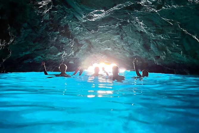 Blue & Green cave,Šunj beach - with drinks small group speedboat - The Blue Cave and Šunj Beach Pairing That Makes This Worth It