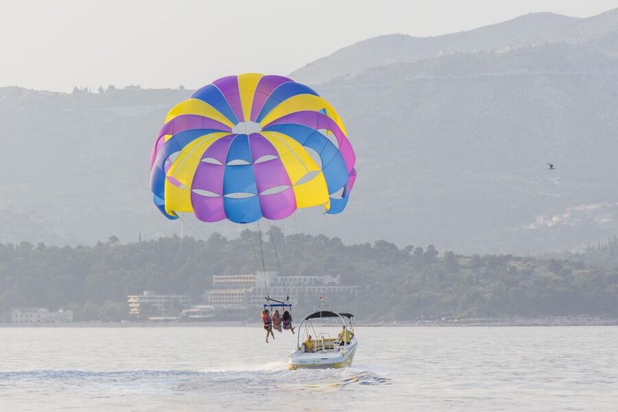 Cavtat: Parasailing - Getting the best photos and enjoying the wait