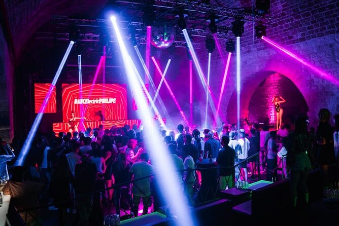 Columbo Pub Crawl Dubrovnik - Stop 2 at Elyx Night Club: unlimited drinks plus glow paint