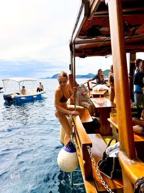 Dubrovnik: 6 hours Blue cave & Elaphiti with optional lunch - Unlimited drinks onboard: more than a nice perk