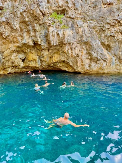 Dubrovnik: 6 hours Blue cave & Elaphiti with optional lunch - How the ride feels: photo stops, scenic cruising, and guide moments