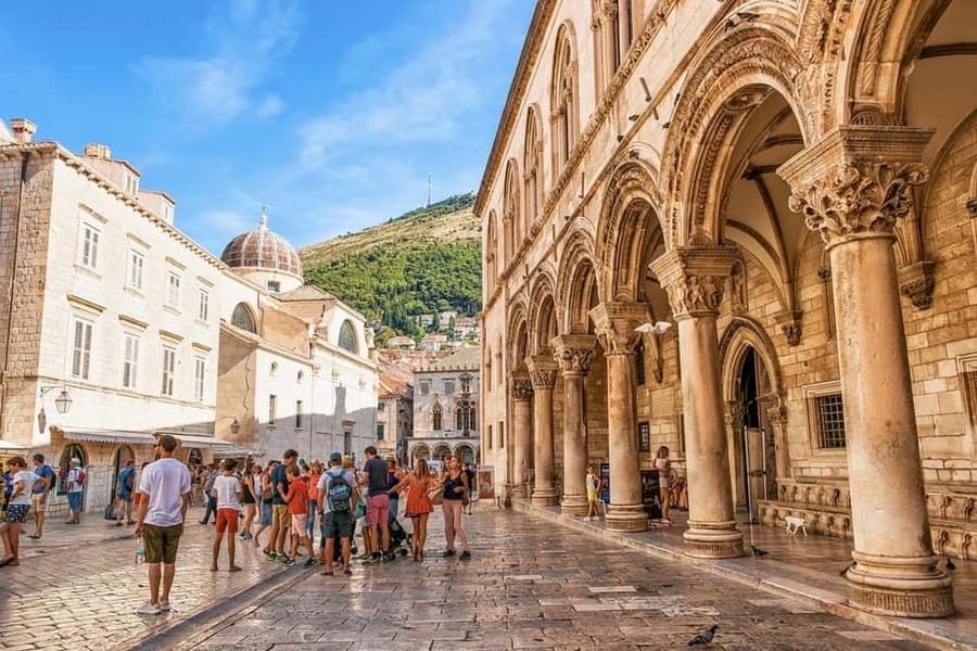 Dubrovnik: City Walls, Old Town Walking Tour & Adriatic View - Onofrio’s Fountain and the small details that make the city feel real