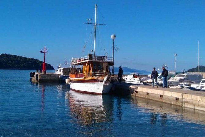 Dubrovnik Elafiti Islands Cruise with Lunch, Drinks and Pickup - Food on the water: lunch that is actually worth your appetite