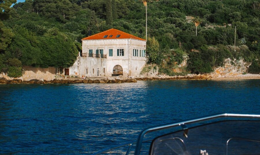 Dubrovnik:Elaphiti Islands and caves Private Speedboat Tour - Cruising the coast around Kolocep and Dubrovnik views