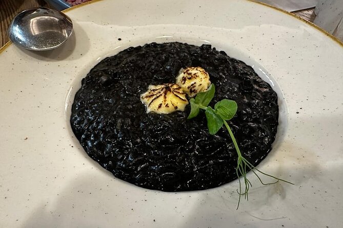 Dubrovnik Food, Wine & History Tour - Small-Group Experience - Family-owned eateries and the Dalmatian wine pairing that does the heavy lifting