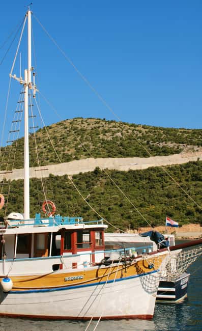 Dubrovnik: Full-Day Blue Cave & Elaphiti Islands Boat Tour - Onboard food and drinks: what you get, and how it changes your day