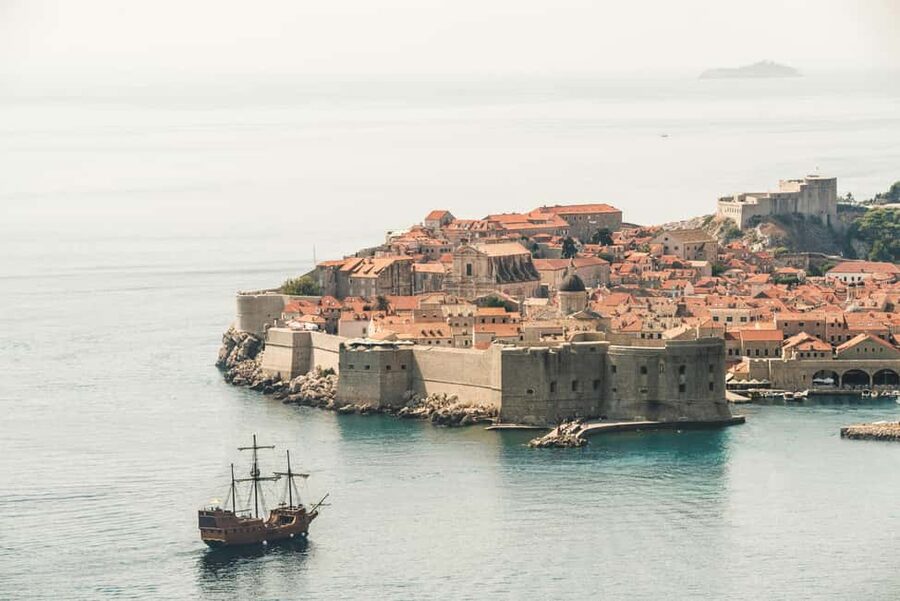 Dubrovnik Fun Facts and History: 1 or 2hr Tour with Antonio - Key things you will notice right away