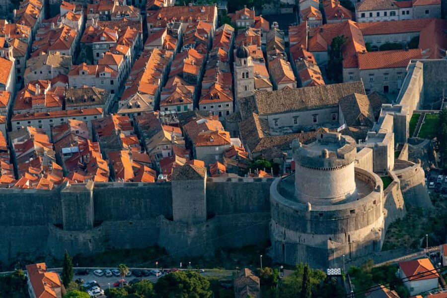 Dubrovnik Fun Facts and History: 1 or 2hr Tour with Antonio - Walking the historic streets while mixing past and present