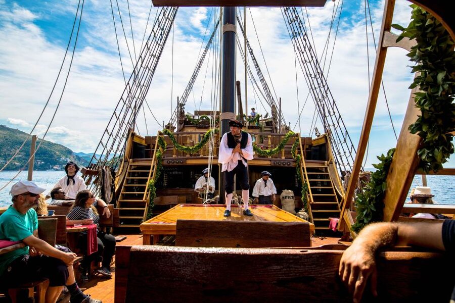 Dubrovnik: Galleon Sunset Cruise with a Live Guide & Drink - The sailing route in plain terms: Old Town first, islands second