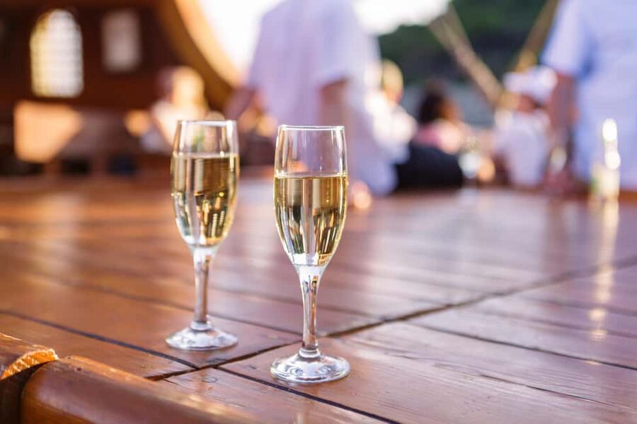 Dubrovnik: Galleon Sunset Cruise with a Live Guide & Drink - Timing tips for sunset comfort: jacket, settling in, and photos