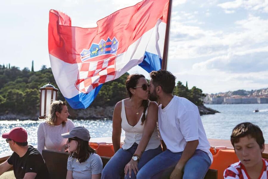 Dubrovnik: Galleon Sunset Cruise with a Live Guide & Drink - Who should book this Dubrovnik galleon sunset cruise