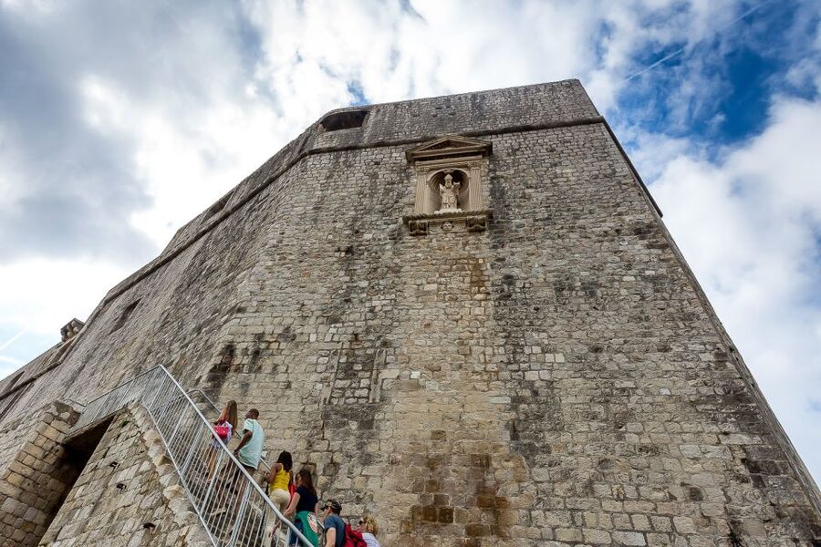 Dubrovnik: Game of Thrones&Lokrum Island Walking Tour - Pile Gate and Stradun: short segments, big payoff