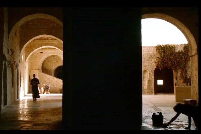 Dubrovnik: Game of Thrones Walking Tour - Photo book moments and headsets: how you actually hear the story