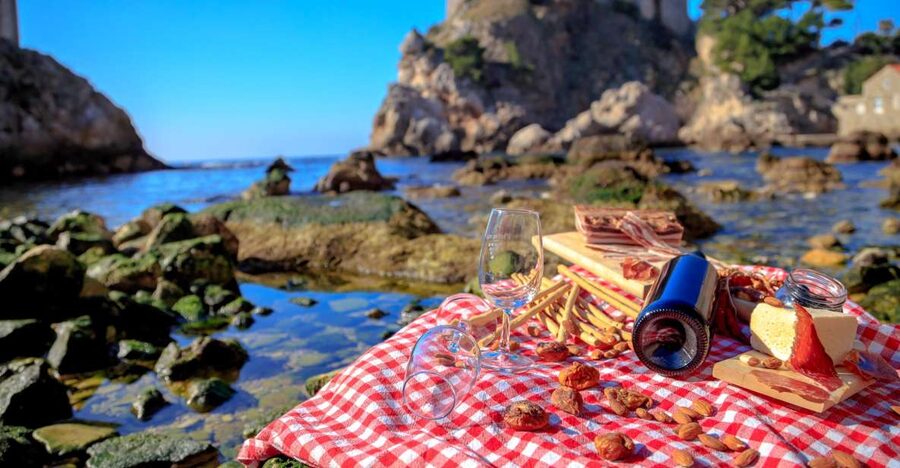 Dubrovnik Gastronomy: 3-Hour Food and Wine Tour - Meeting at Big Onofrio’s Fountain, then walking with purpose