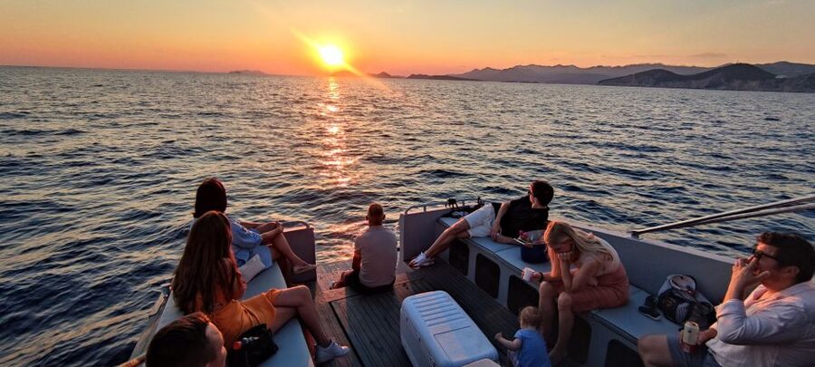 Dubrovnik: Golden Hour Sunset Cruise - Meeting point at Old City port, and how to avoid the last-minute scramble