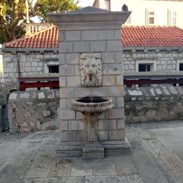 Dubrovnik: Historical Tour with Game of thrones details - Pile Square and Pile Gate: closing the loop on the city