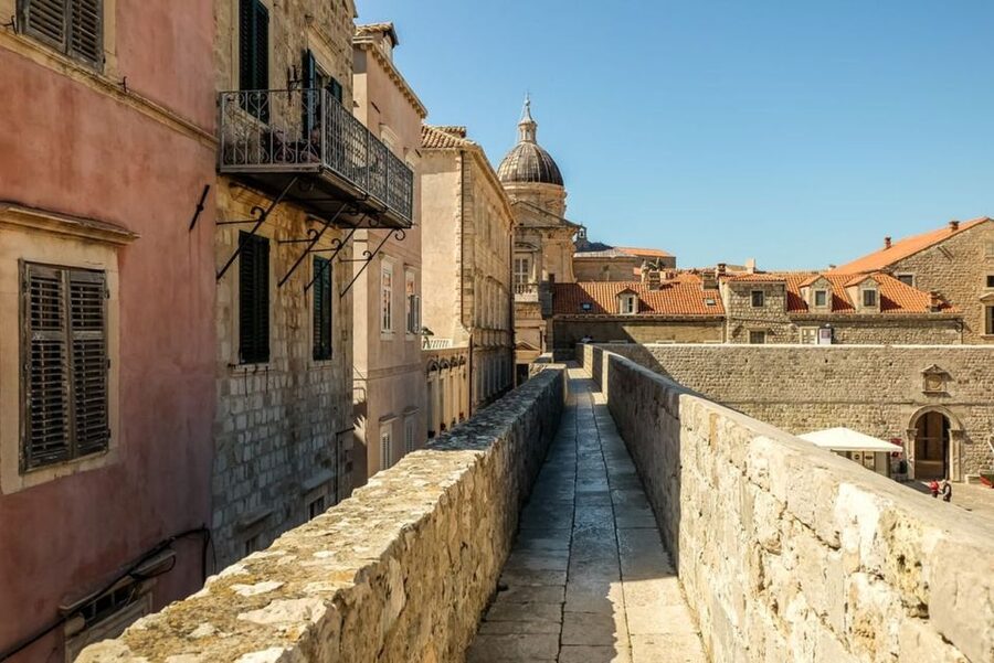 Dubrovnik: Old Town and City Walls Guided Walking Tour - Where the Tour Starts, at Pile Square