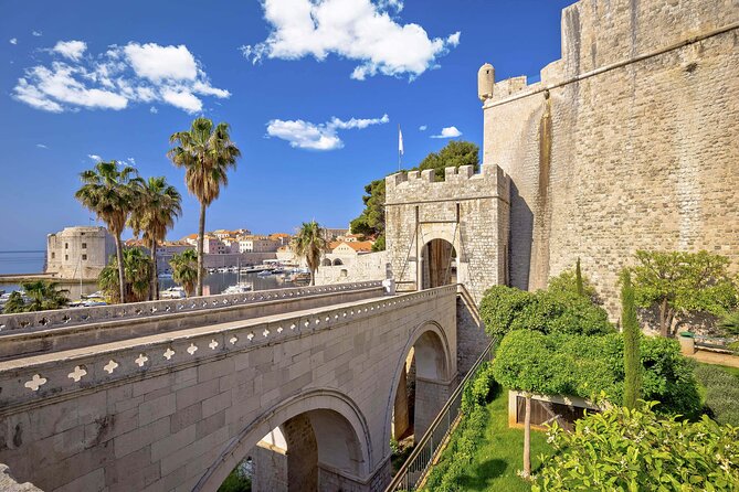Dubrovnik Old Town Walking Tour with Audioguide - Fountains and Stradun: Onofrio’s pair and the main promenade
