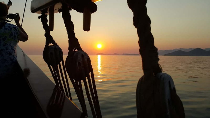 Dubrovnik: Panoramic Sunset Cruise on Karaka Ship - The 1.5-hour ride: what happens as the city slides by