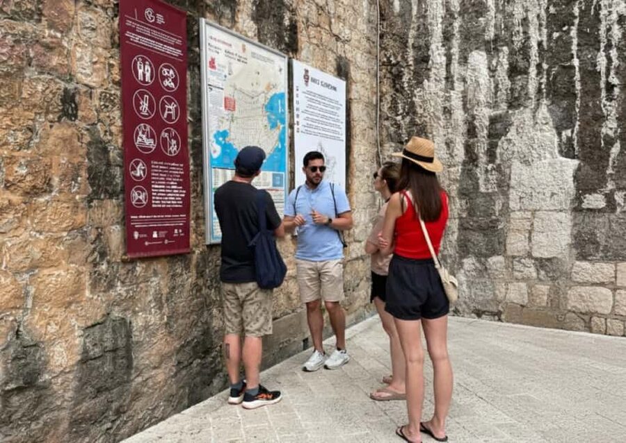 Dubrovnik: Pile Gate & Old Town with Spices and Hidden Gems - Key things to notice on this Dubrovnik Old Town walk