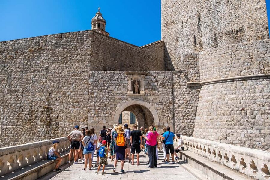 Dubrovnik: Pile Gate & Old Town with Spices and Hidden Gems - Why starting at Nautika Restaurant matters