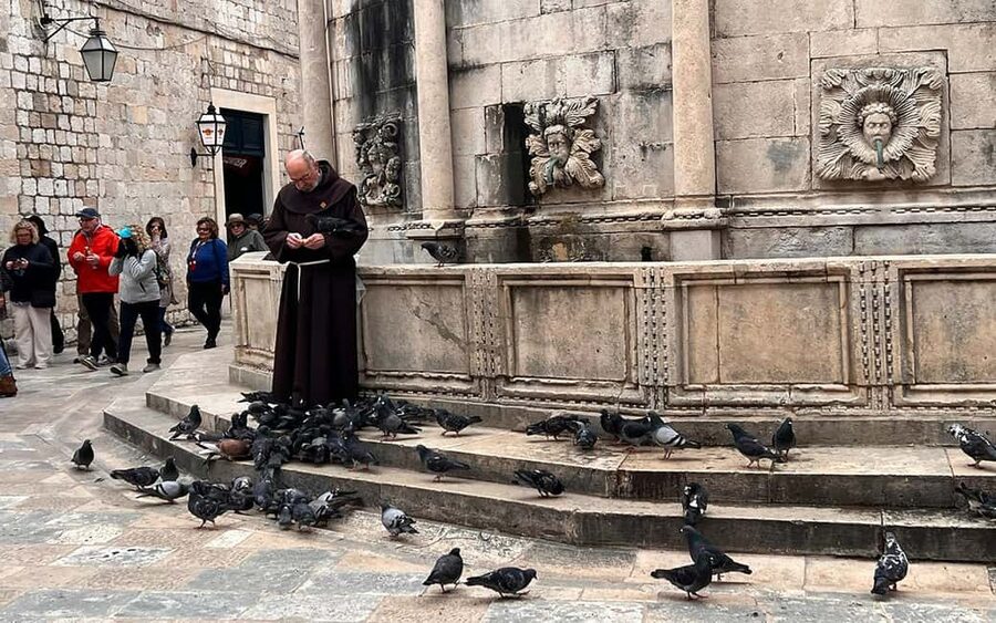 Dubrovnik: Pile Gate & Old Town with Spices and Hidden Gems - Onofrio’s Fountains and St. Savior Church: more than a postcard stop