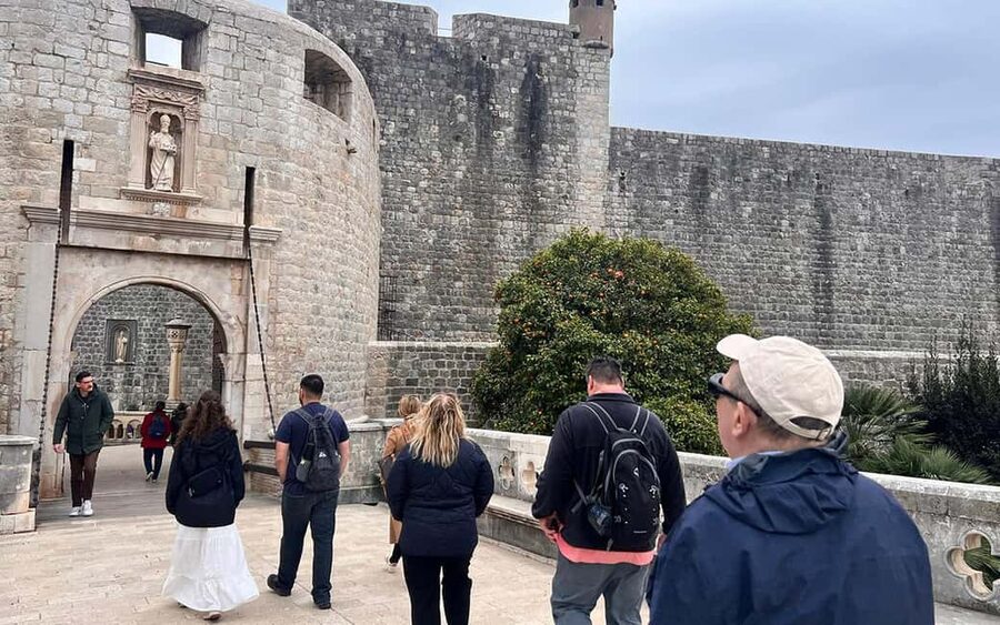 Dubrovnik: Pile Gate & Old Town with Spices and Hidden Gems - Franciscan Monastery and the old pharmacy idea