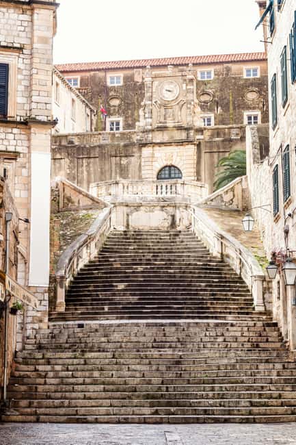 Dubrovnik: Private Game of Thrones Tour: Inside Look - Mobility and pace: many steps up to Lovrijenac