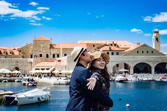 Dubrovnik Private Photoshoot with Local Professional Photographer - Meeting at Pile Gate and how the one-hour walk stays simple