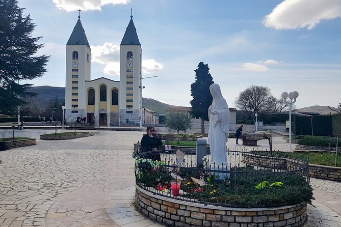 Dubrovnik: Private Tour to Međugorje & Kravice Waterfalls - Međugorje: pilgrimage time, Holy Mass, and meaningful stops