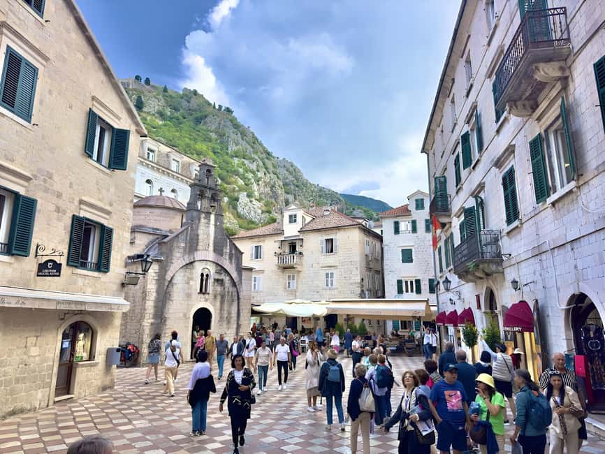 Dubrovnik: Private Tour to Montenegro, Kotor, and Perast - Guide style in practice, including the calm Petar factor