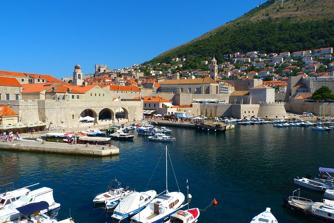 Dubrovnik Private walking tour of the Old Town w/ cruise transfer - Little Onofrio Fountain: the 15th-century welcome you see on your way in