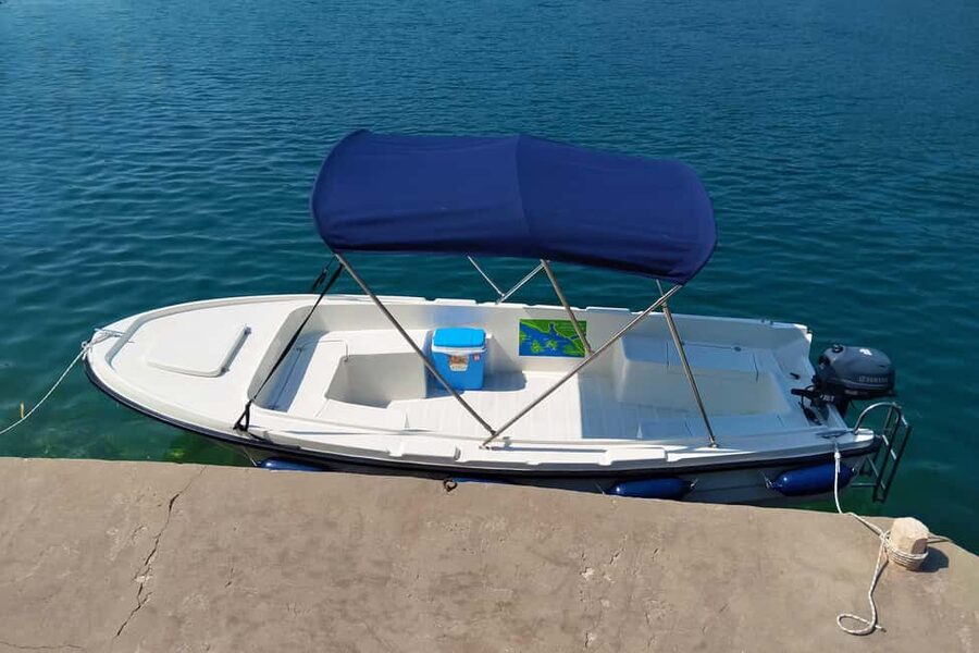 Dubrovnik: Rent a fun and easy to use boat without license - Boat setup: the practical gear that makes the day easy