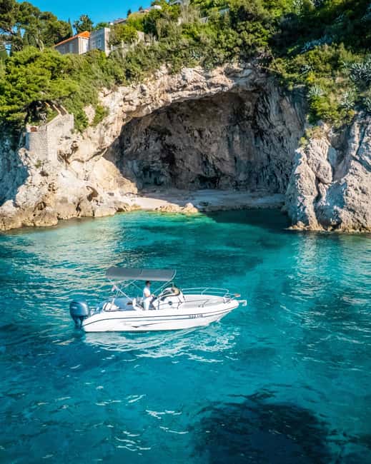 Dubrovnik: Sunset tour - Champagne, Fruit, Snacks, and the Drink Choice
