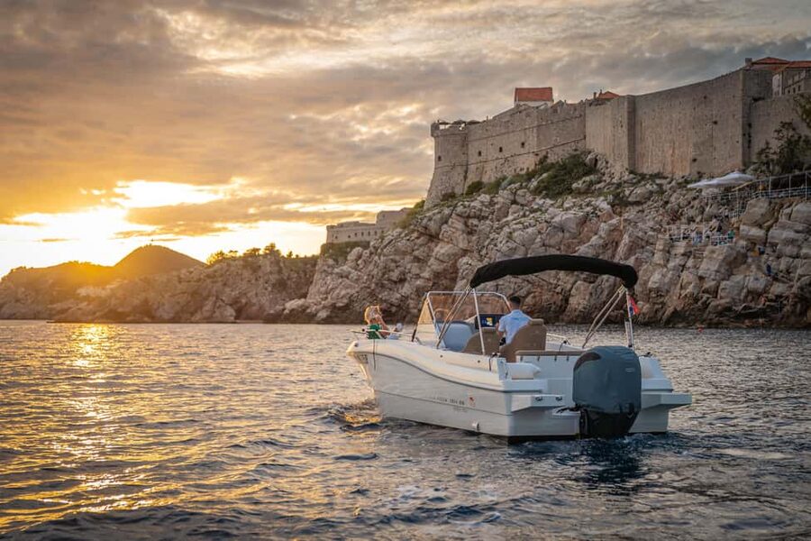 Dubrovnik: Sunset Tour With Panorama Of City Walls - Drinks, onboard guide time, and how to make the most of a short 90 minutes