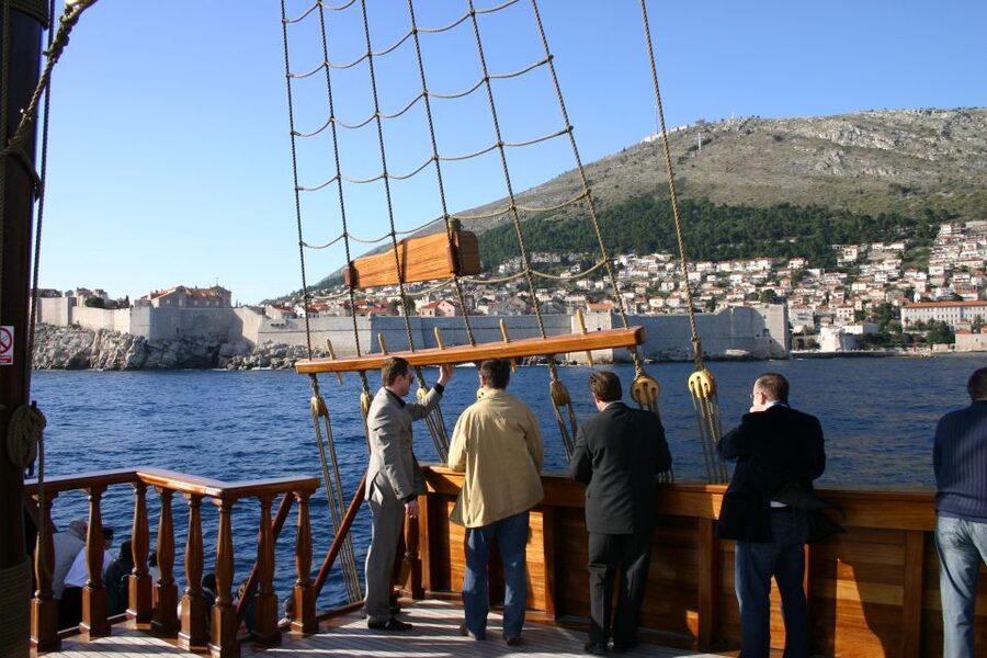 Dubrovnik walking tour and cruise on Karaka ship - Plan for the one thing that can change your day