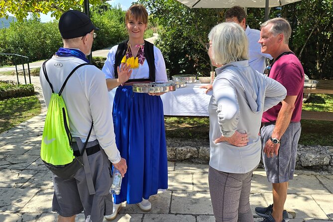 E-Bike Tour + Gourmet Snack + Wine Tasting (Small Group) - Bikes and safety: what to watch for on the roads