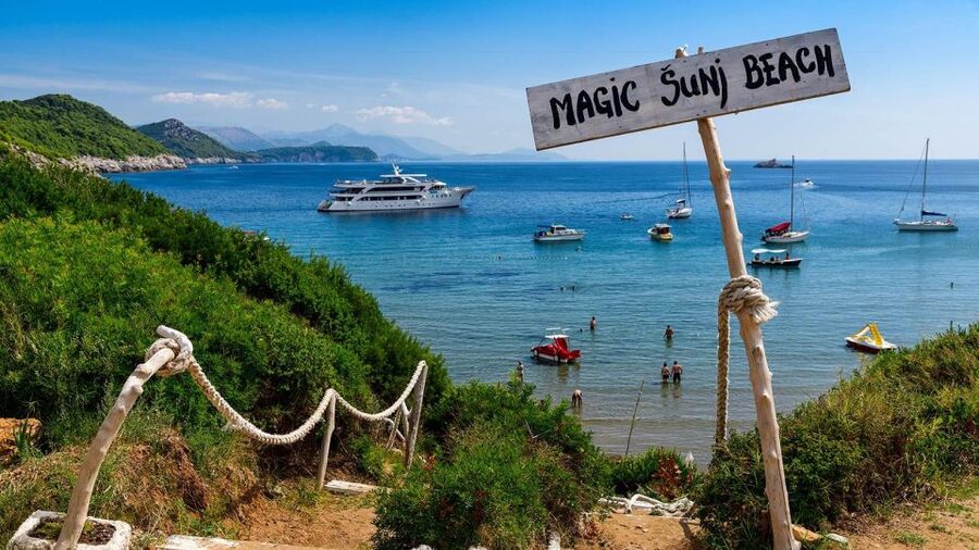 Elaphite Islands Cruise with Local Gastronomy at Captain's H - A 9-hour boat day built around water time and local food