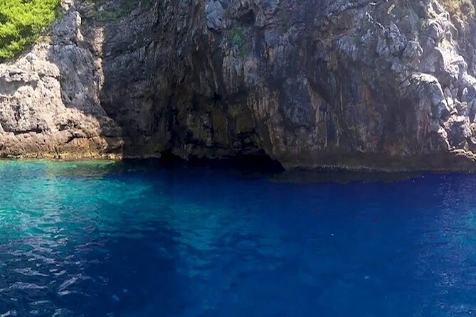 Elaphite Islands & Mljet - Private Boat Excursion from Dubrovnik - Your ride: Beneteau Flyer 850 Sun Deck Cruiser comfort you can feel