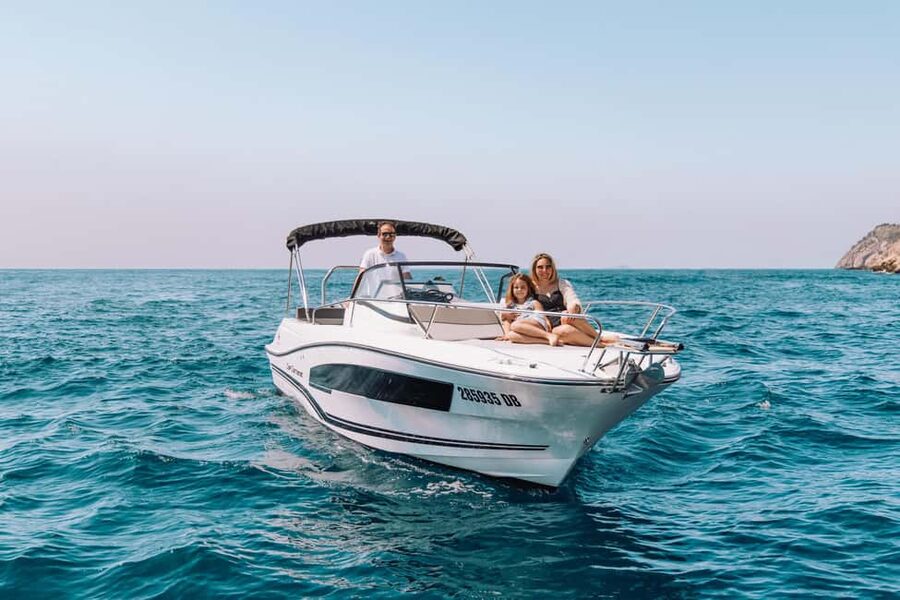 Elaphite Islands: Private boat tour (Cap Camarat 7.5wa) - Lopud and Šunj: Sandy Beach Time Plus a Village Walk