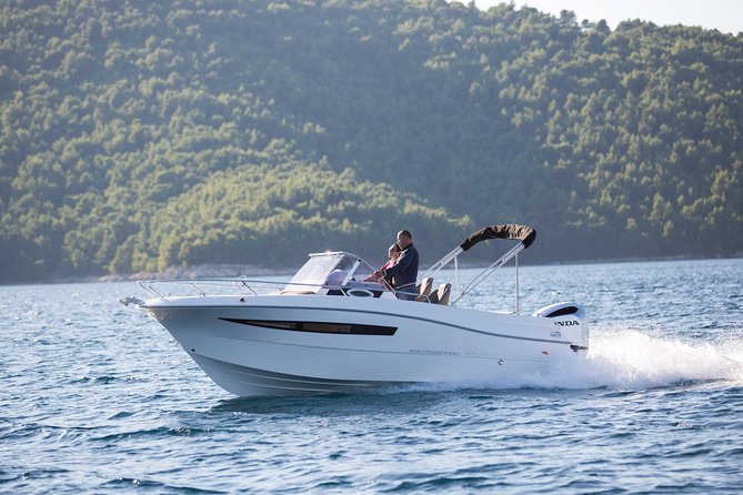 Elaphiti Islands 6 Hours Private Speedboat Tour - What the included drinks and snorkeling equipment really mean for your comfort