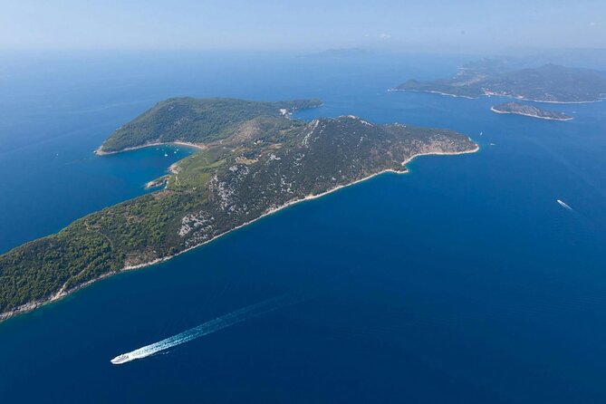 Elaphiti Islands by Catamaran with snacks and unlimited drinks from Dubrovnik - Snacks, drinks, and the food expectations that keep you happy