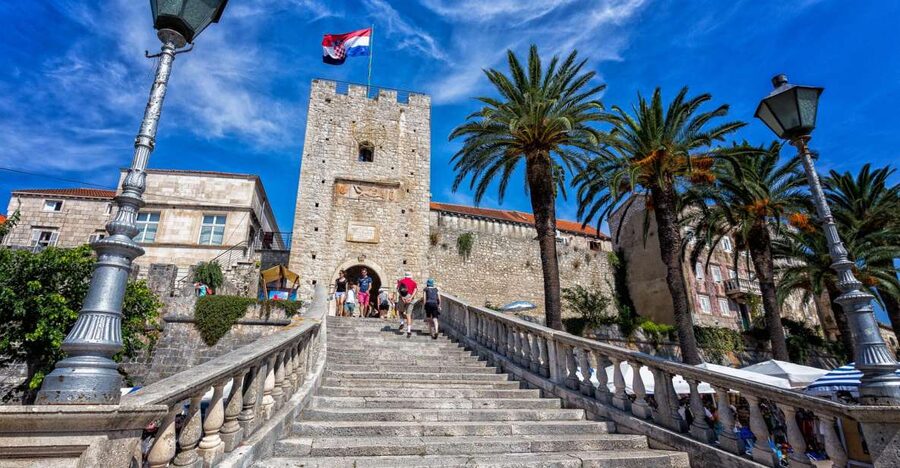 From Dubrovnik: Island of Korčula with wine tasting - From Dubrovnik to Ston: the day’s first big hit