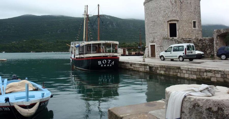From Dubrovnik: Mali Ston Oyster Paradise Tour with Transfer - Ston’s walls, your quick route, and what to do with free time
