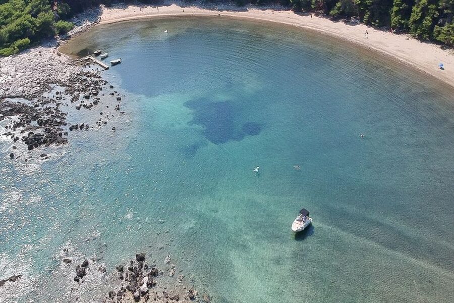 From Dubrovnik: Pvt Speedboat Cruise to Mljet&Sipanska Luka - Limuni Beach on the route, plus a Blue Cave swim option on Koločep